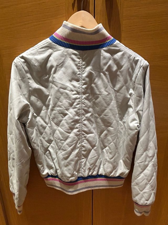 Chaqueta beige y rosa acolchada