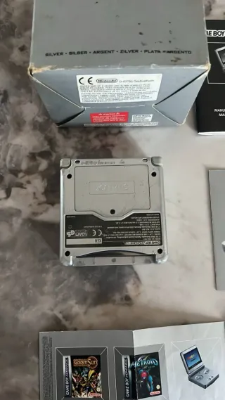 Nintendo Game Boy Advance SP Mario