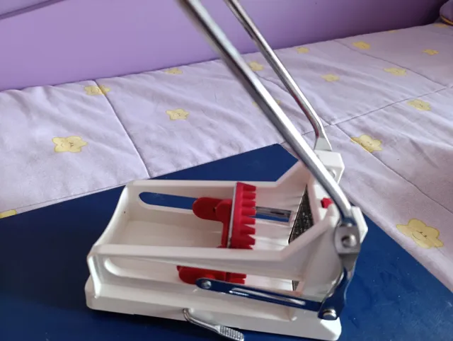 Tagliapatate con base aspirante