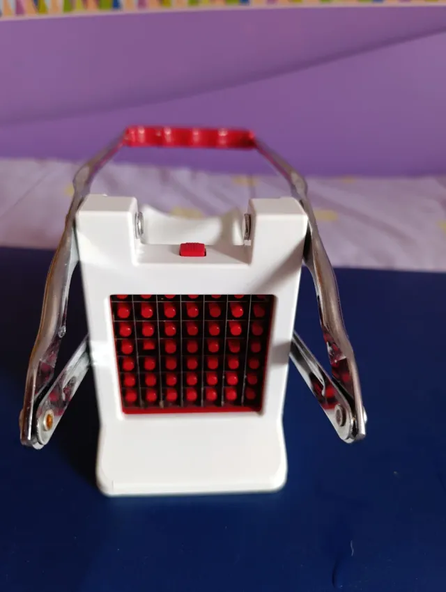 Tagliapatate con base aspirante