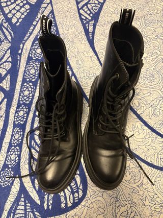 Botas de piel negras