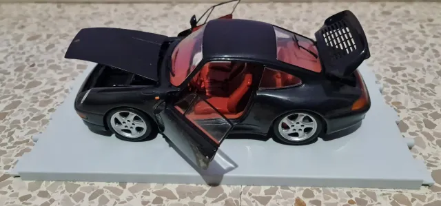 Carro 1:18 Porsche 911 GT2 Street