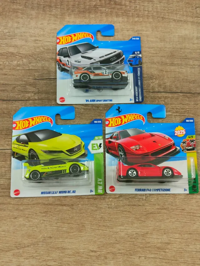 Hot Wheels: Audi Sport Quattro, Nissan  Ferrari