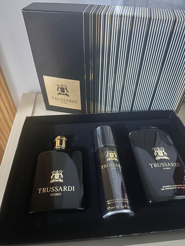 Estuche Perfume Trussardi Uomo Negro y Dorado