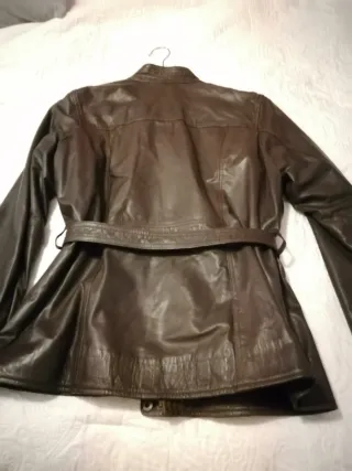 Chaqueta de cuero marrón
