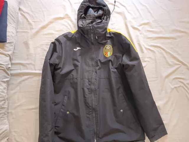Chaqueta Joma Negra y Amarilla