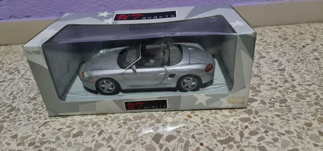 Carro em escala Porsche Boxster 1:18