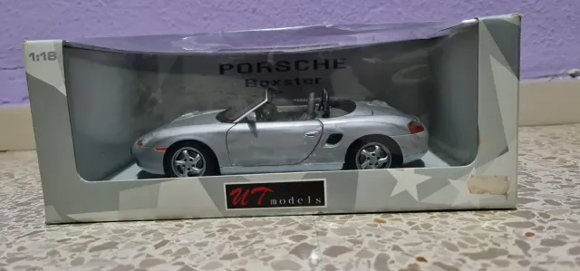 Carro em escala Porsche Boxster 1:18