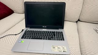 Portátil ASUS Plata y Negro