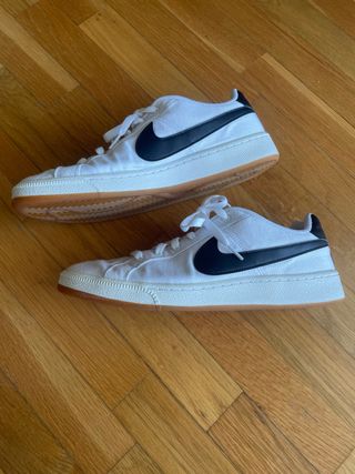 Zapatillas Nike Blancas y Negras