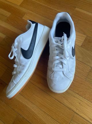 Zapatillas Nike Blancas y Negras