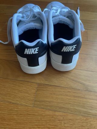Zapatillas Nike Blancas y Negras