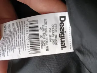 Abrigo Desigual Negro con Estampado Floral