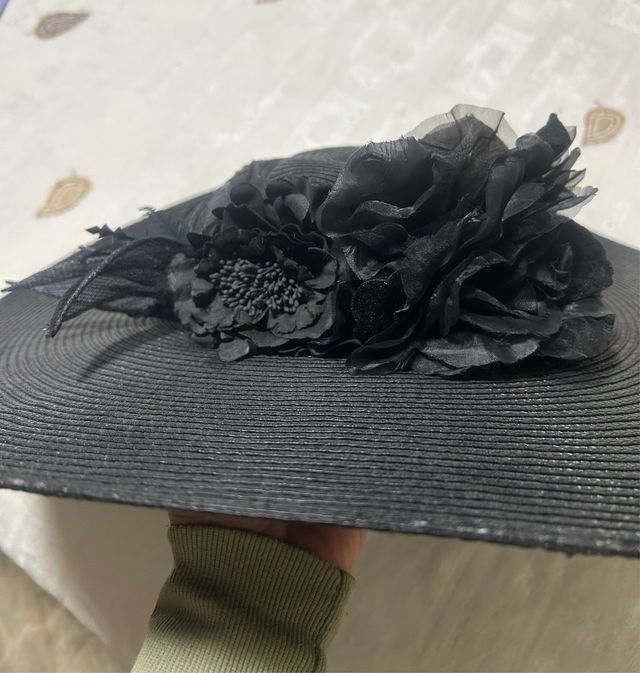 Pamela negra con flores solo usada una vez