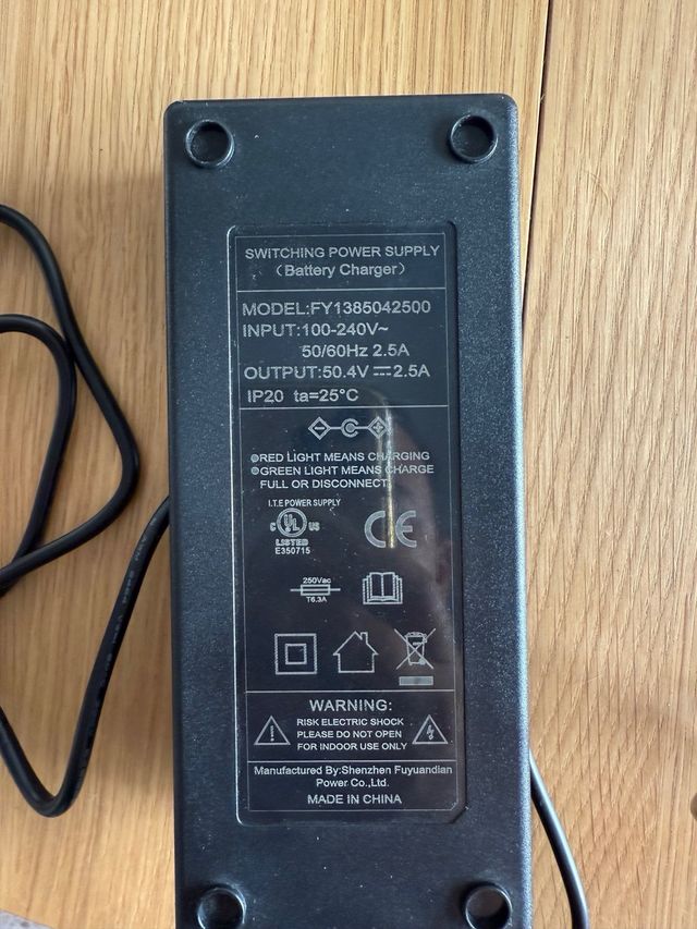 Monopatín Eléctrico marca: Tynee *Casi sin uso