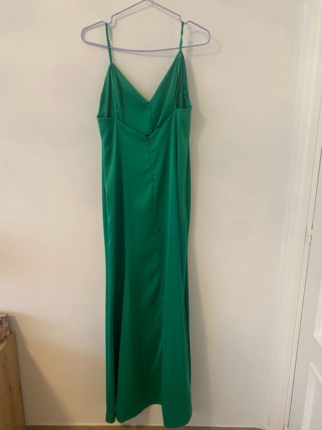 Vestido de fiesta largo y de tirantes verde