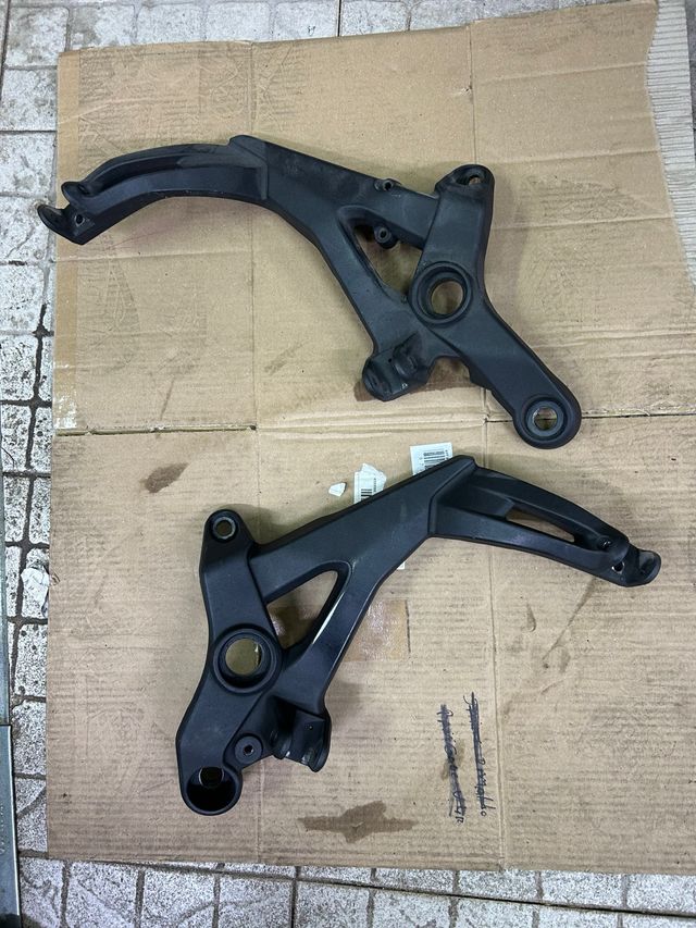 Apoio Pousa Pés Ducati Monster 821