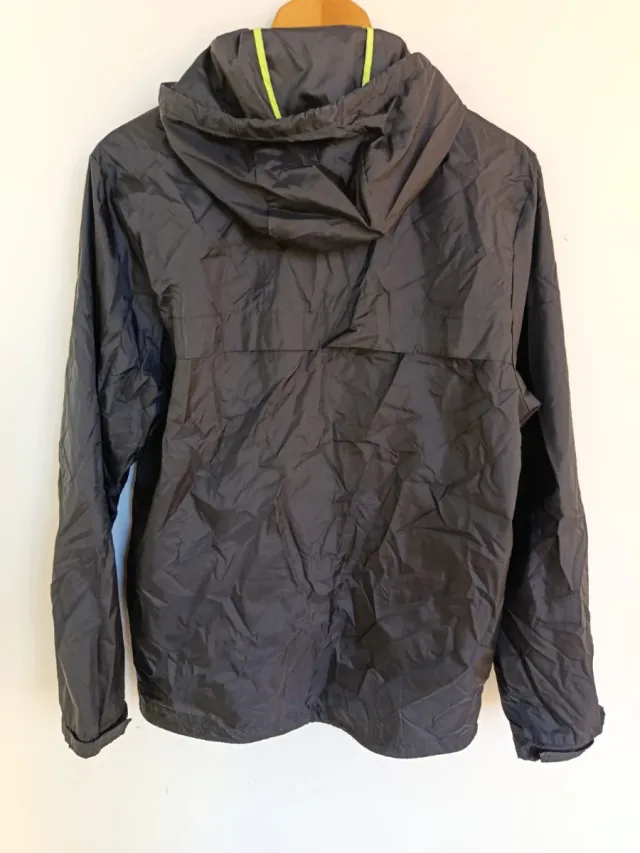 Chaqueta Adidas Negra con Detalles Verdes