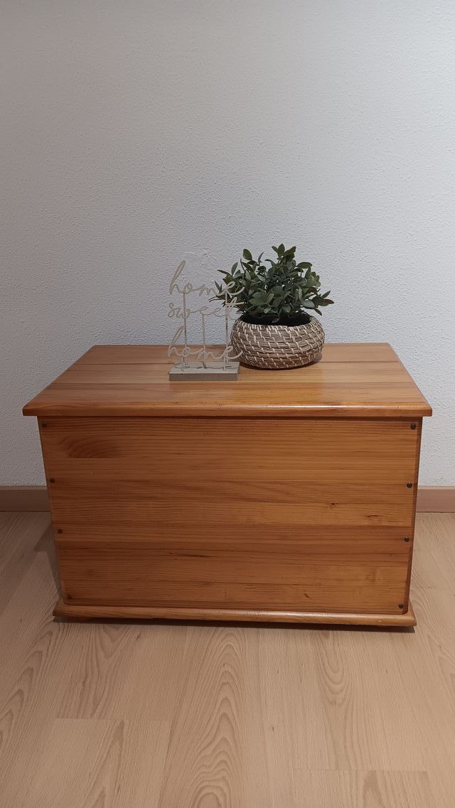 Baúl de madera maciza
