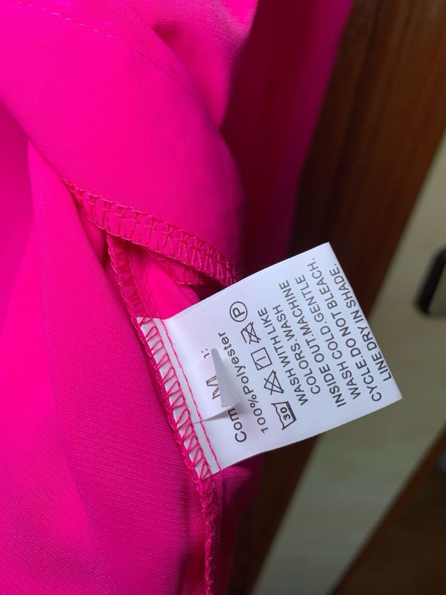 Blusa rosa con volantes y botones