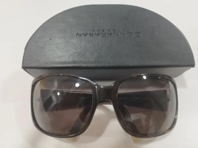 Gafas de sol rectangulares DKNY de carey