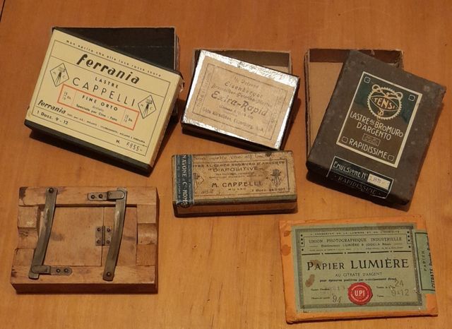 Materiali fotograf.Epoca:Telaio+Lastre+Carta ecc