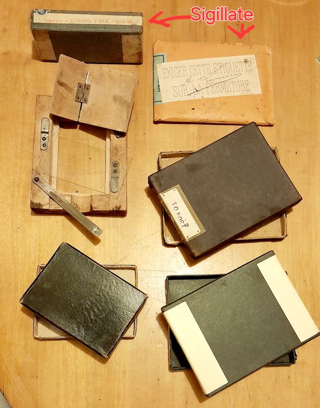 Materiali fotograf.Epoca:Telaio+Lastre+Carta ecc