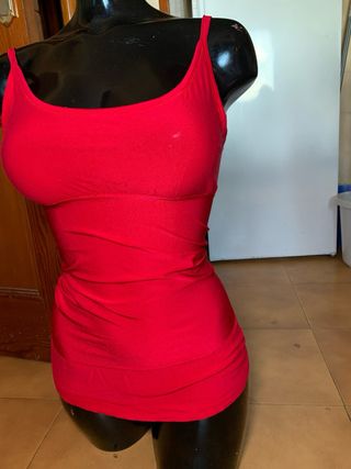 Camiseta roja tirantes