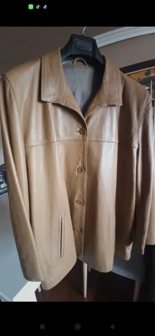 Chaqueta de cuero beige