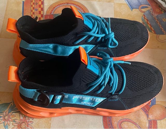 Zapatillas Deportivas N41 Negras y Naranjas