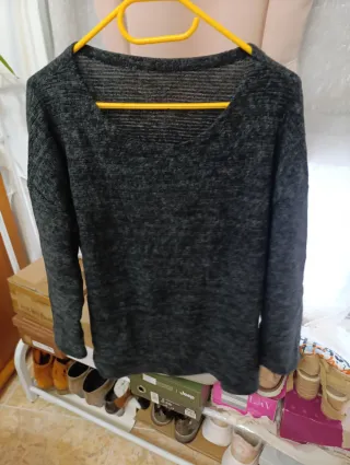 Jersey gris jaspeado cuello pico