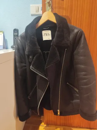 Abrigo pelo Zara negro