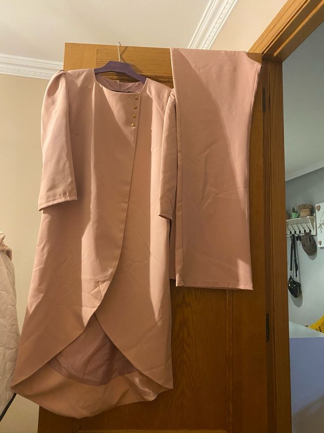 Traje rosa palo elegante