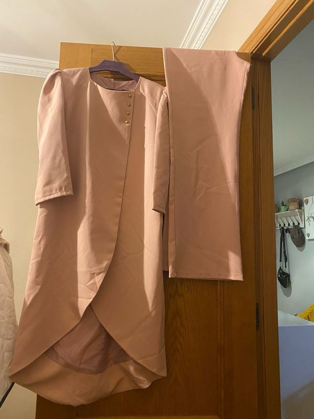 Traje rosa palo elegante