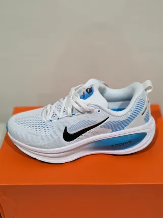 Nike Vomero 18 talla 41 nuevas a estrenar.