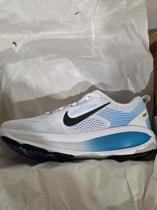 Nike Vomero 18 talla 41 nuevas a estrenar.