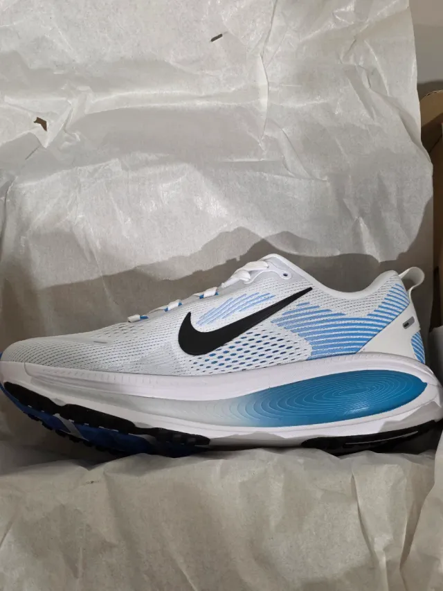 Nike Vomero 18 talla 41 nuevas a estrenar.