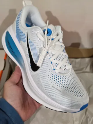 Nike Vomero 18 talla 41 nuevas a estrenar.