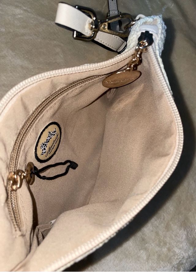 Bolso de hombro tejido beige y blanco