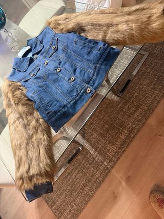 Cazadora Denny Rose vaquera y pelo