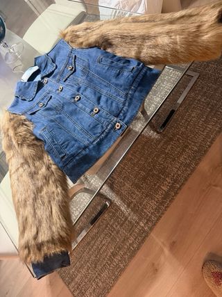 Cazadora Denny Rose vaquera y pelo