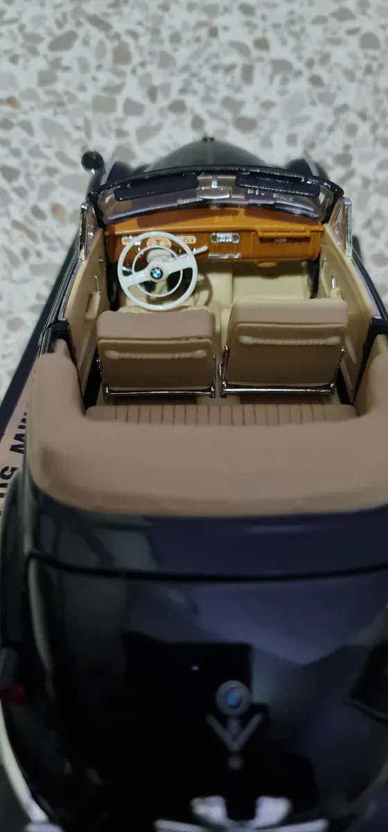 Carro Maisto BMW 502 (1955) 1:18