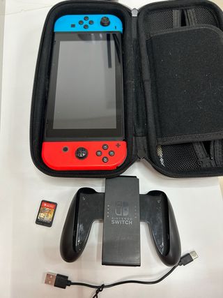 Nintendo Switch con funda, juego y mando