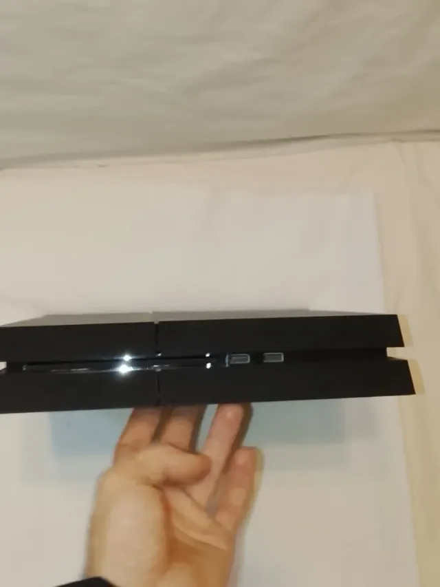 PS4 (PlayStation 4) Negra + Mandos