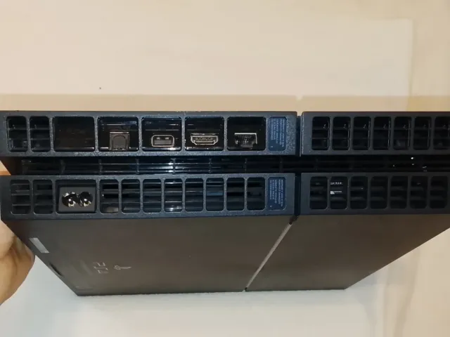 PS4 (PlayStation 4) Negra + Mandos