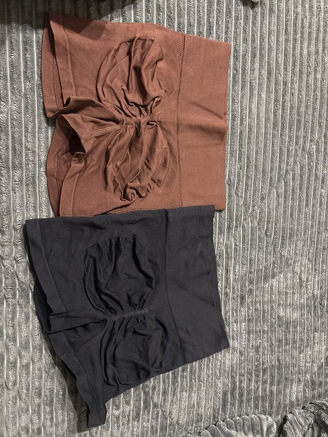 Pantalones cortos deportivos marrones y negros