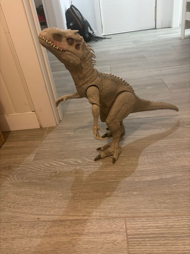Figura Indominus Rex Colosal