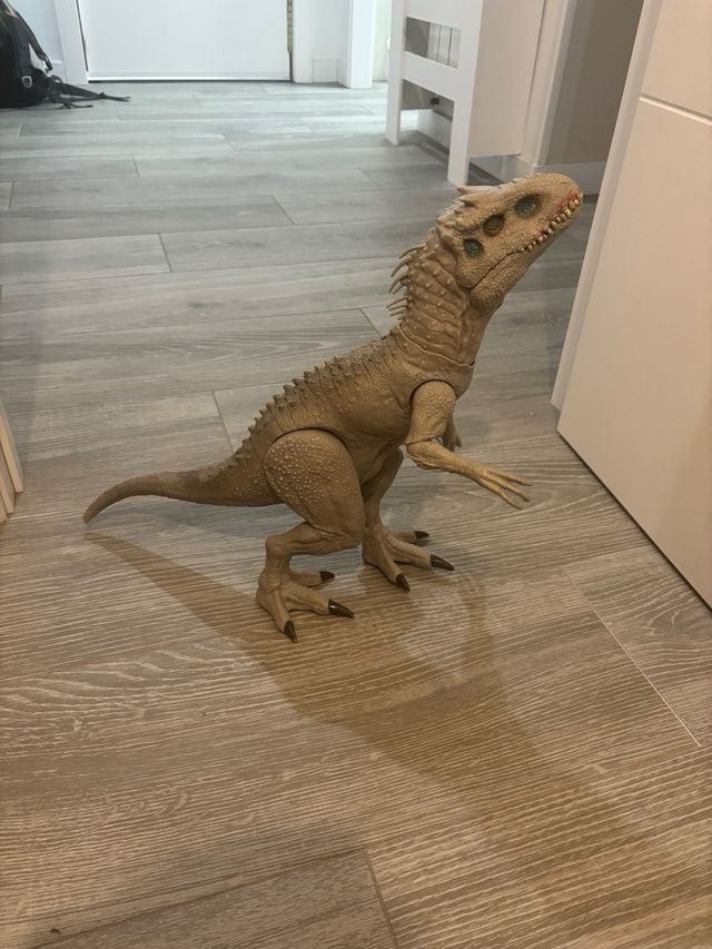 Figura Indominus Rex Colosal