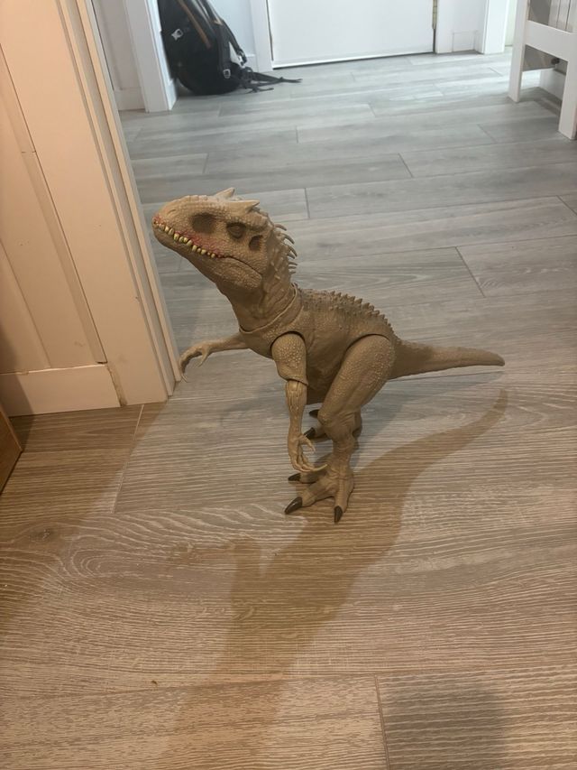 Figura Indominus Rex Colosal
