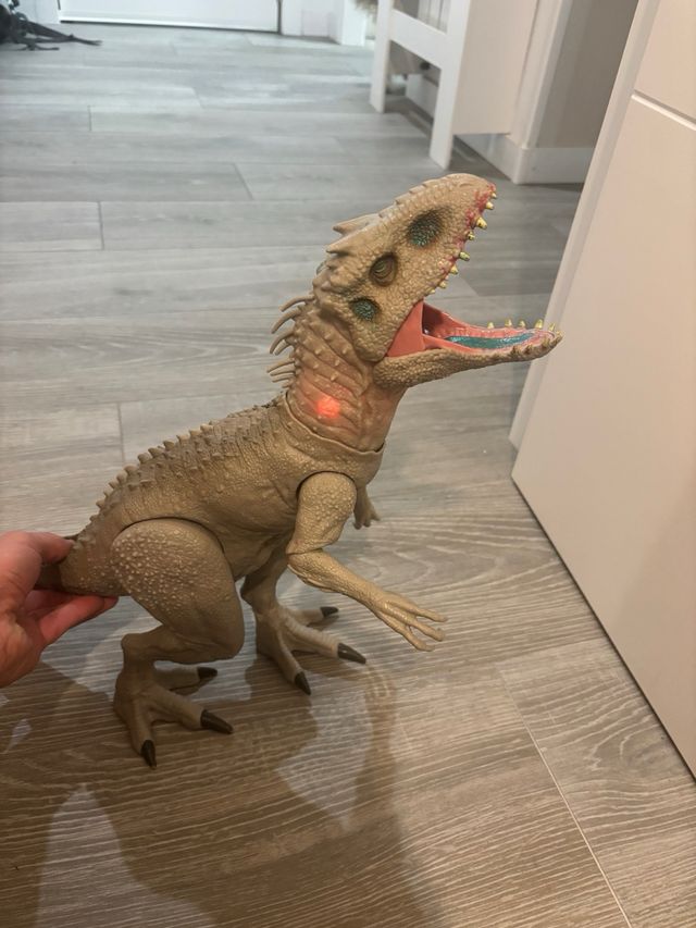 Figura Indominus Rex Colosal